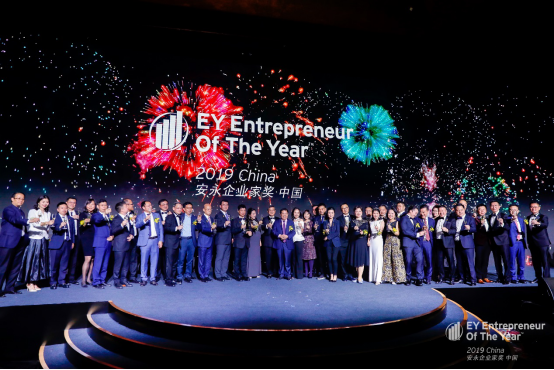 名创优品叶国富等12位企业家
获2019安永企业家奖